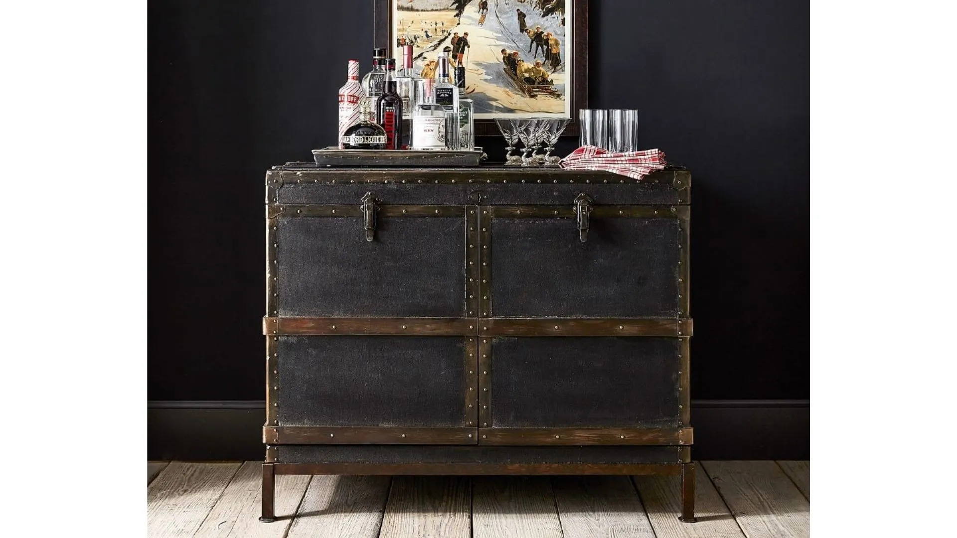 Arched Manor Ludlow Bar Cabinet 2
