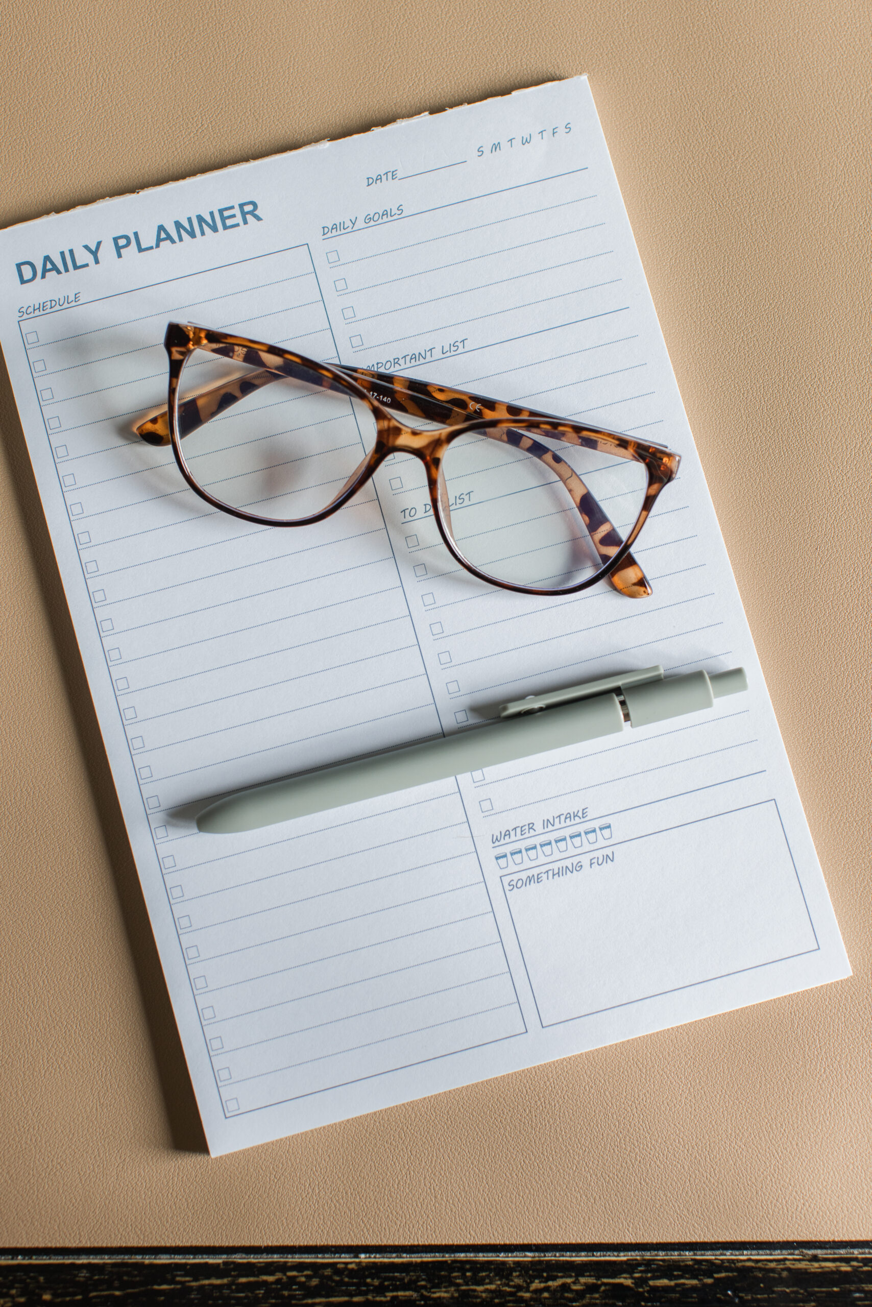 setting and achieving goals this new year home office organization | #setting #achieving #goals #home #homeoffice #organization #desktop #accessories #notebook #pens #notepad #planner #glasses #desk #officespace