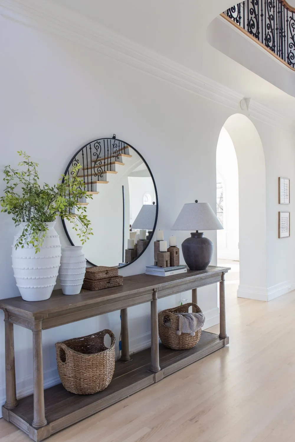 Entry table decor ideas