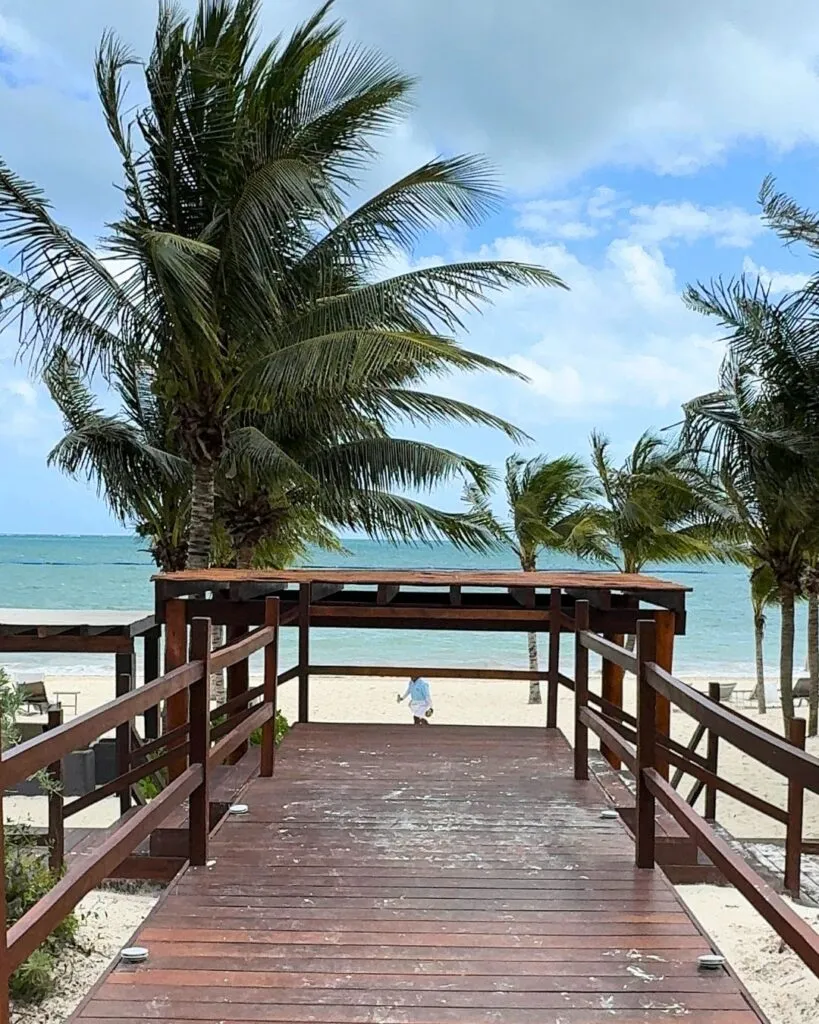 Show me a picture that says "hey, I'm on vacation". This is that picture.